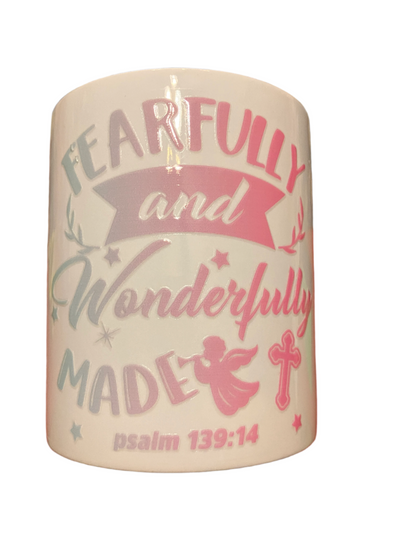 Taza "Hecha con temor y maravilla" (11 oz)