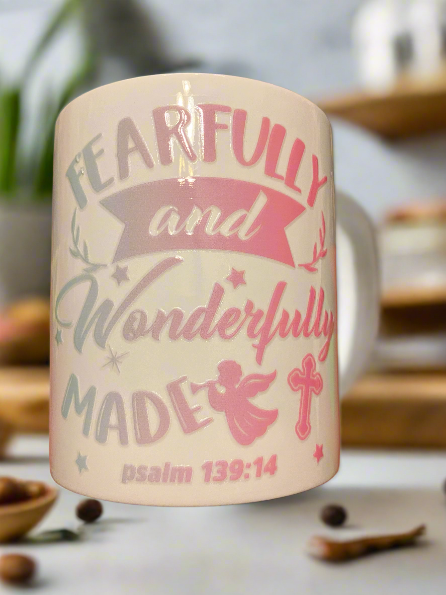 Taza "Hecha con temor y maravilla" (11 oz)